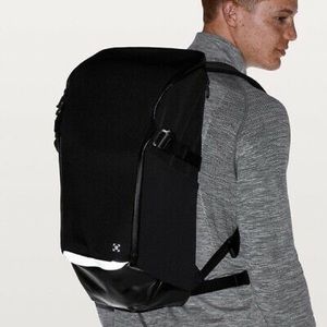 Lululemon more miles commute black backpack 25.5 L